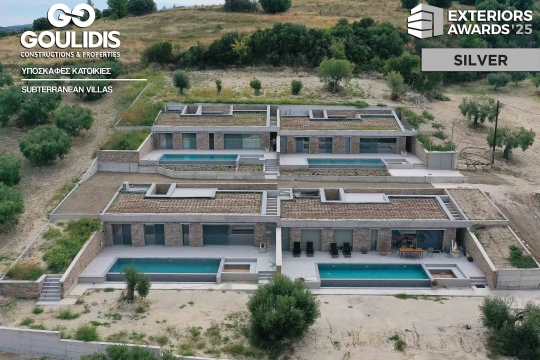 ΥΠΟΣΚΑΦΕΣ ΜΟΝΟΚΑΤΟΙΚΙΕΣ ΜΕ ΠΙΣΙΝΕΣ ΣΤΟ ΠΟΛΥΧΡΟΝΟ